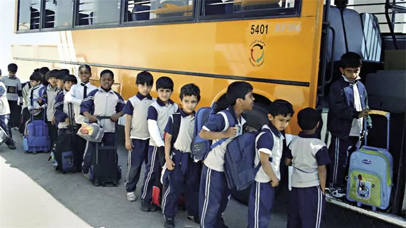 «لسلامة الأطفال على الطرق».. نائب يعيد فتح ملف سائقي حافلات المدارس