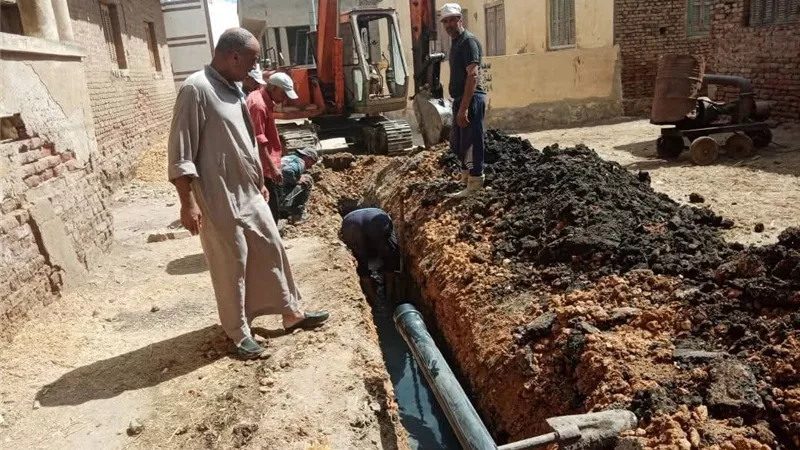  رئيس  مدينة سيدي غازي يتابع حل مشكله مياه الشرب بعزبة أبو كلبوش  في كفرالشيخ