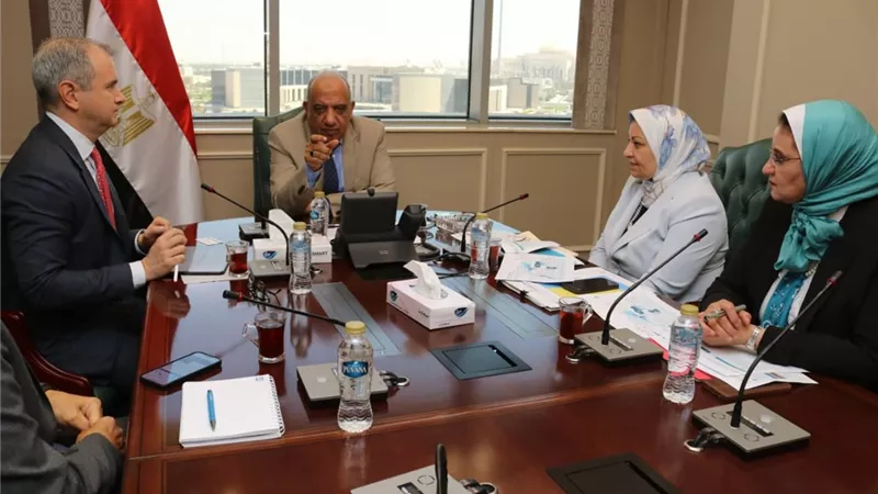وزير الكهرباء يبحث مع مسئولي شركة الكازار الإماراتية تعزيز التعاون وزيادة الاستثمارات  