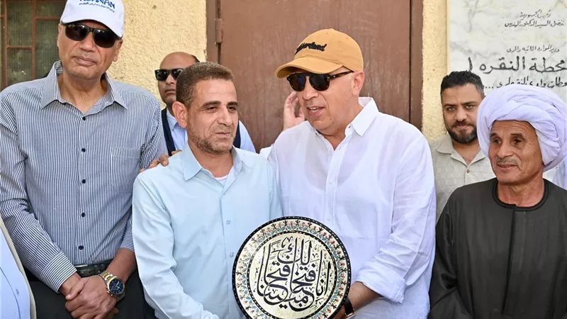 بعد تصديه للتعديات على أملاك الدولة.. «سويلم» يكرّم مدير هندسة ري النقرة 