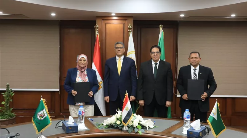 لتعقيم «الكلاب الضالة» .. محافظة الجيزة توقع بروتوكول تعاون مع جامعة القاهرة
