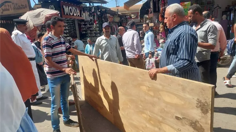 حملات مكثفة لإزالة الإشغالات وتطبيق القانون بالشرقية