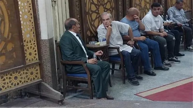 أشرف زكي وسيد رجب وصبري فواز.. أبرز الحاضرين بعزاء شقيقة أحمد صيام
