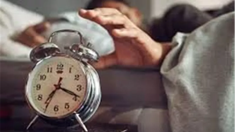المنبه الصباحي وخطره على القلب.. لماذا قد يكون الاستيقاظ فجأة ضارًا بصحتك