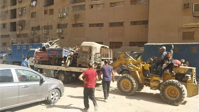  محافظ الجيزة: إزالة 2000 مركبة متهالكة وإعادة الحياة لمدرسة ترسا الجديدة.