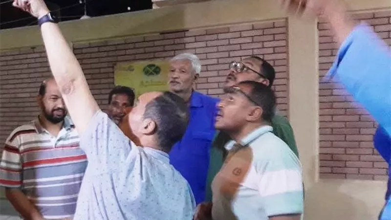 محافظ أسوان يقدم واجب العزاء في عامل بشركة المياه بعد تعرضه لصعق كهربائي أثناء عمله