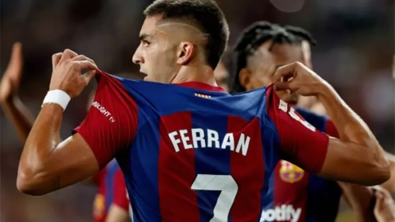 توريس يحسم الشوط الأول لـ برشلونة أمام خيتافي
