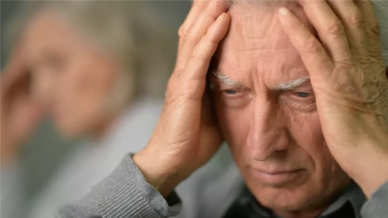 في اليوم العالمي لمرض ألزهايمر: كيف نفهم المرض ونعتني بالمصابين؟
