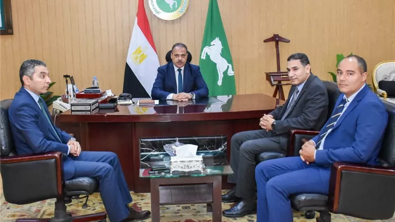 محافظ الشرقية يستقبل نائب رئيس القومي للاتصالات لتعزيز الوعي التكنولوجي بالمحافظة 