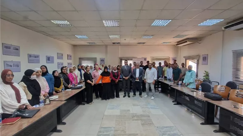 الرقمنة الزراعية.. نائب محافظ الأقصر يشارك بدورة تدريبية لتأهيل حديثي التخرج