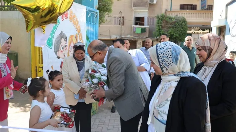 محافظ المنيا يتابع انتظام العملية التعليمية بمدارس بنى مزار