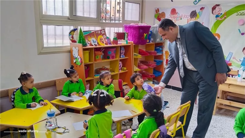 وفد وزاري يواصل متابعة انطلاق العام الدراسي في مدارس دمياط لليوم الثانى 