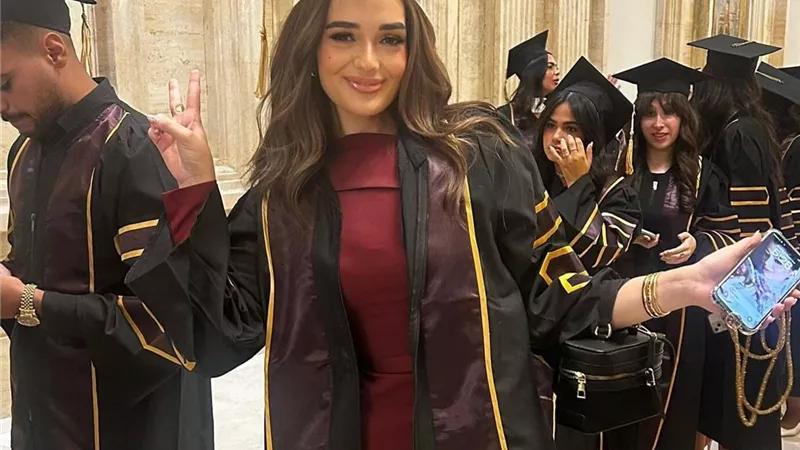 ملك أحمد زاهر تحتفل بتخرجها بامتياز من الجامعة الأمريكية (صور)