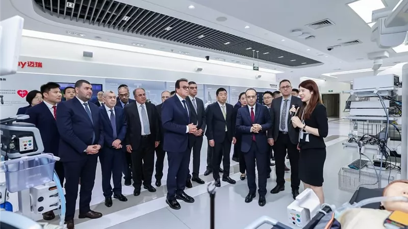 وزير الصحة يوجه بالإسراع في خطوات التصنيع المحلي للأجهزة الطبية