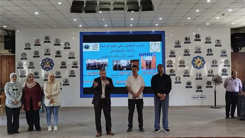 وكيل تعليم الشرقية يتابع فعاليات البرنامج التدريبي لنشر ثقافة البرمجة والذكاء الاصطناعي |صور 