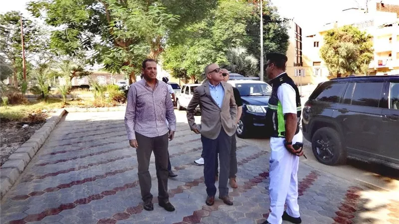 جولة موسعة لمحافظ الأقصر لمتابعة أعمال التجميل ورفع الكفاءة بحي شمال |صور