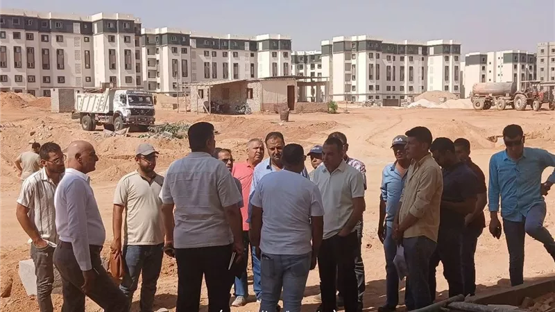 جهاز حدائق العاشر من رمضان يكثف جولاته الميدانية ويواصل إزالة التعديات