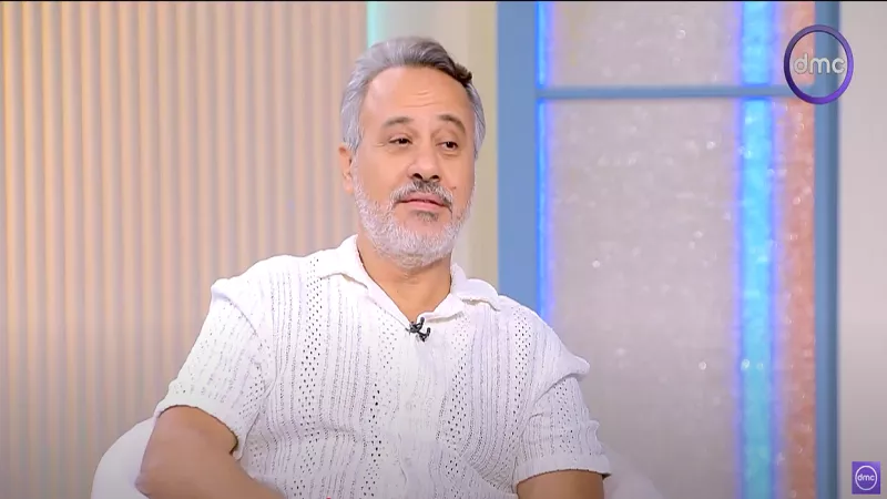 إيهاب فهمي: الثقة بين الزوجين تُبنى بالمواقف والتجارب لا بالكلام فقط| فيديو