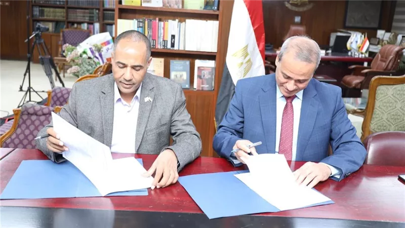 بروتوكول بين هيئة الكتاب والقومية لاستلام شحنات الناشرين بمعرض القاهرة