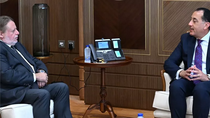 مدبولي وعبدالله ينسقان للحفاظ على المسار النزولي لمعدل التضخم وضبط الأسواق