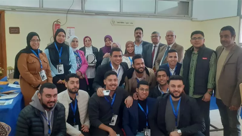 نائب رئيس جامعة بنها تفتتح معرض «صُنع في هندسة بنها» للمنتجات الطلابية