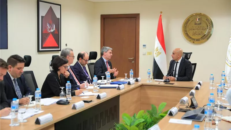 وزير التعليم: نتطلع للتعاون مع بنك الاستثمار الأوروبي لتطوير المدارس
