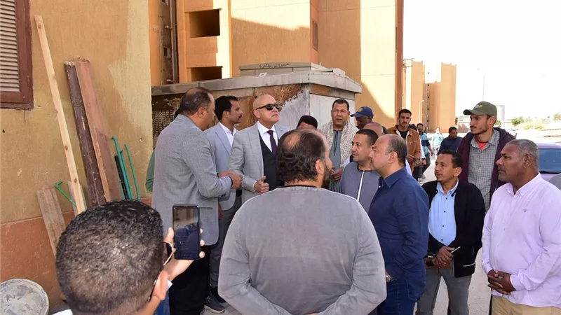 محافظ الأقصر يتفقد مساكن الطود تمهيدًا لافتتاحها خلال العيد القومي