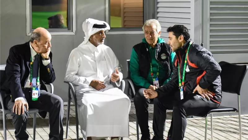 وزير الرياضة القطري يزور معسكر منتخب مصر قبل مواجهة الأردن