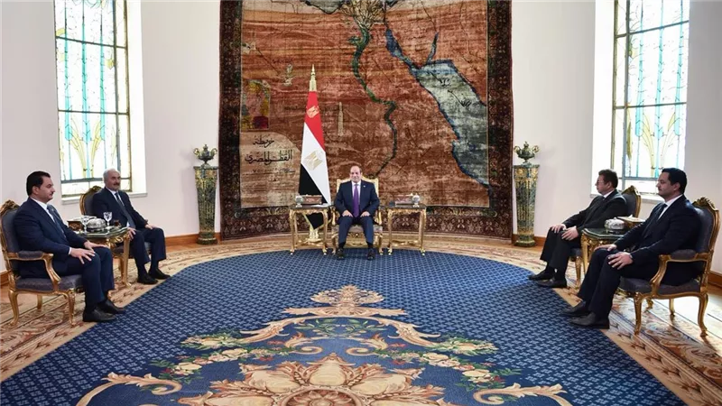 بعد مظاهرات ليبيا.. خبير يكشف دلالات زيارة «حفتر» للقاهرة| خاص