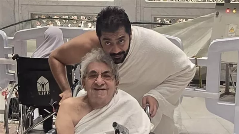 حظيت بإعجاب الملايين.. أحمد فلوكس يشارك جمهوره صور مناسك العمرة مع والده