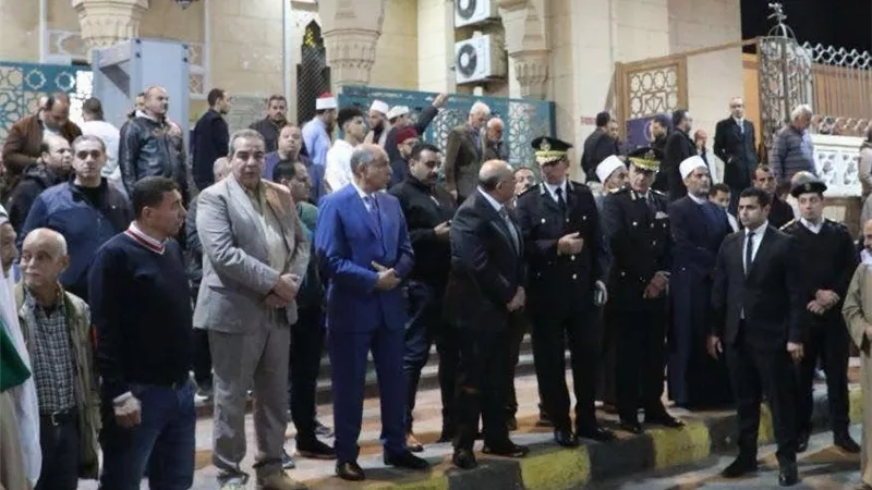 محافظ المنيا ومدير الأمن يشاركان في تشييع جثامين مستشاري حادث ملوي