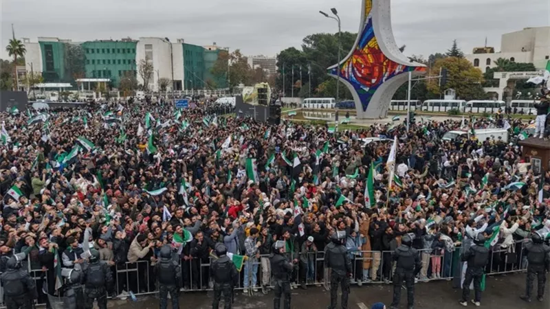 كاتب صحفي: سوريا في مرحلة تقليل الصراعات الداخلية| فيديو