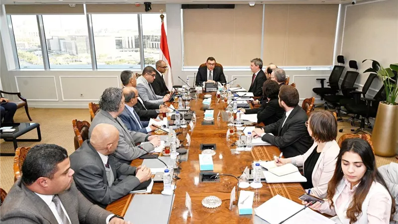 حجم المشروعات الجارية 721 مليون يورو.. الإسكان تبحث توسيع الشراكة مع EIB
