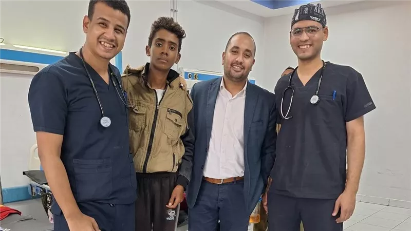 صاروخ رخام يخترق صدر عامل في قنا.. وتدخل جراحي يُنقذ حياته