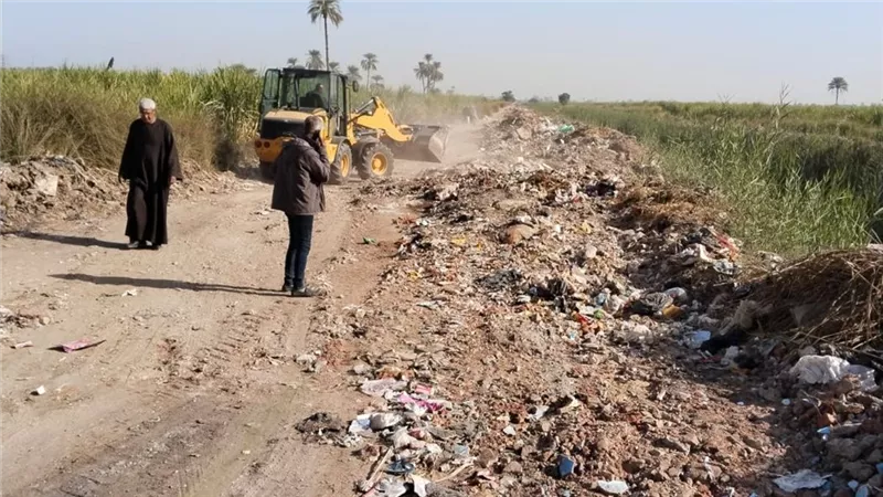 محافظ الأقصر يوجه بتقسيط مبلغ تقنين أرض مواطن من إسنا وتسهيل السداد