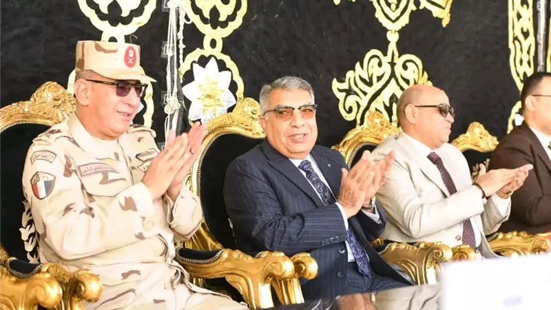 محافظ الدقهلية يشهد عرضًا عسكريًا بطابور الصباح بمدرسة أجا الثانوية 