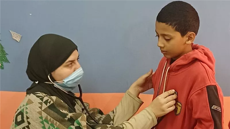توقيع الكشف الطبي على 214 حالة خلال  قافلة طبية لجامعة بنها 