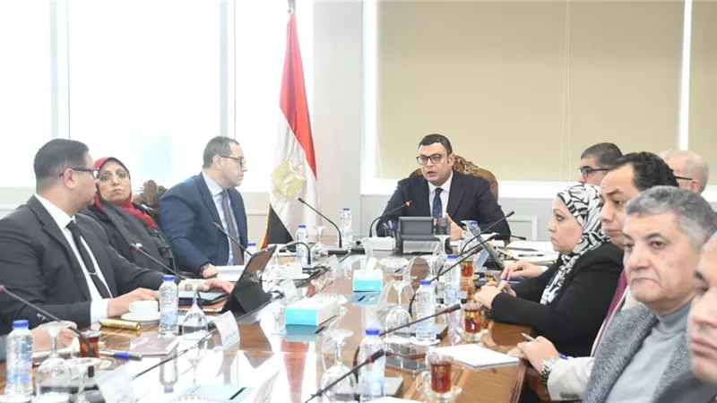 «الشربيني» يتابع طرح الفرص الاستثمارية ومشروعات المدن الجديدة