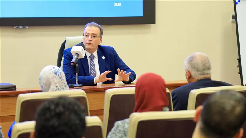 «التنظيم والإدارة» يناقش دور الذكاء الاصطناعي في تطوير الإدارة الحكومية