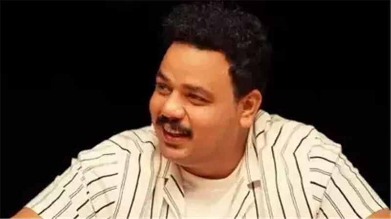 «يخلق من الشبه أربعين».. أول رد من مصطفى غريب على فيديو شبيهه