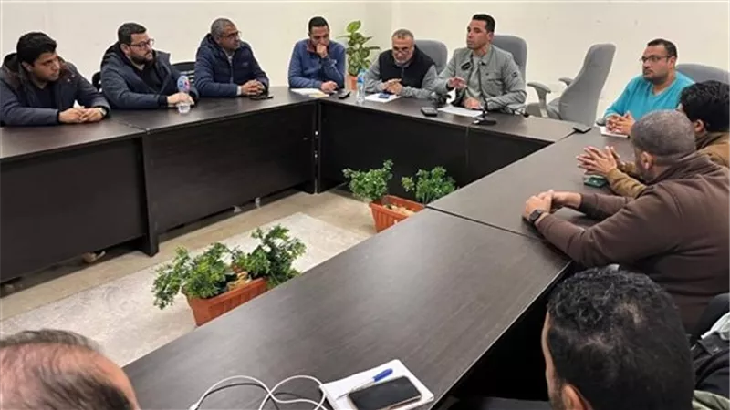  أحمد العربي يحذر المقاولين: لا تأخير في مشروعات 