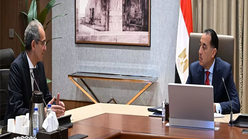 200 خدمة.. رئيس مجلس الوزراء يتابع خطة التحول الرقمي مع وزير الاتصالات 