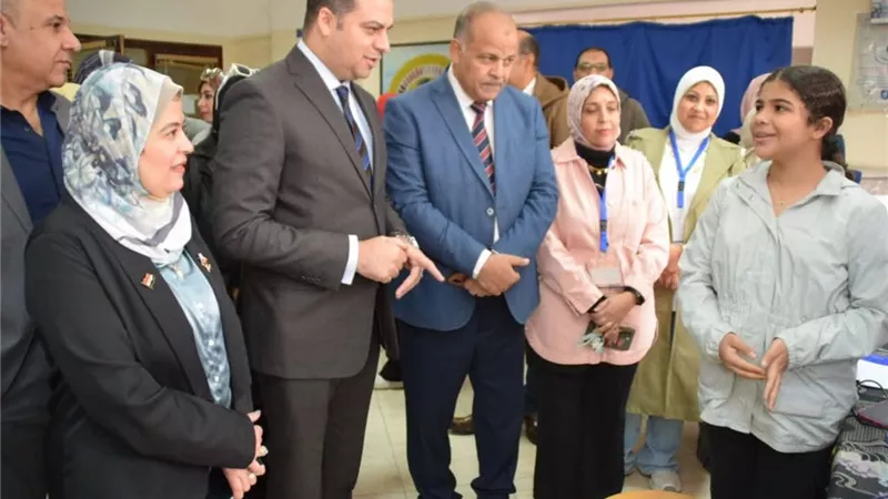  نائب محافظ  بورسعيد يتفقد معرض 