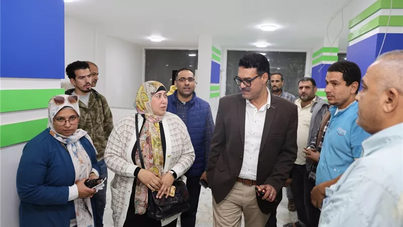 فودة يتابع تجهيز القطاع التجاري ومركز خدمة العملاء بفرع غرب شبرا الخيمة