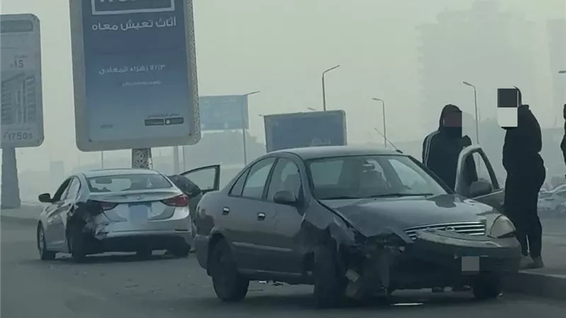 تصادم سيارتين ملاكي أعلى محور حسب الله الكفراوي وتباطؤ حركة المرور