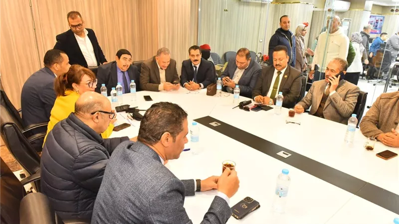 محافظ أسيوط يعلن فتح لجان انتخابات النواب 2025 في الدوائر الثلاث