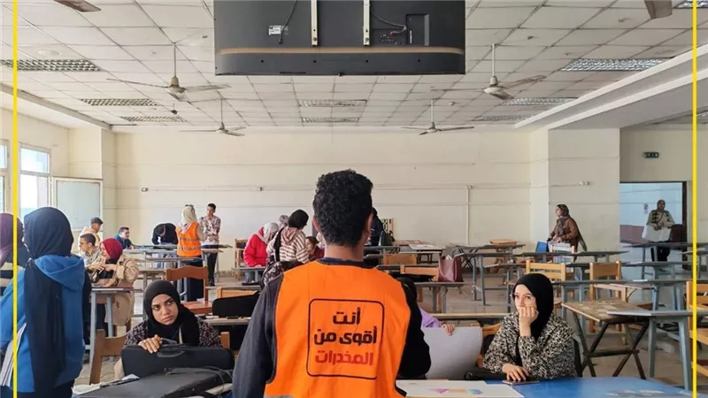 متطوعو صندوق مكافحة الإدمان يطلقون حملة توعوية بجامعة بنها