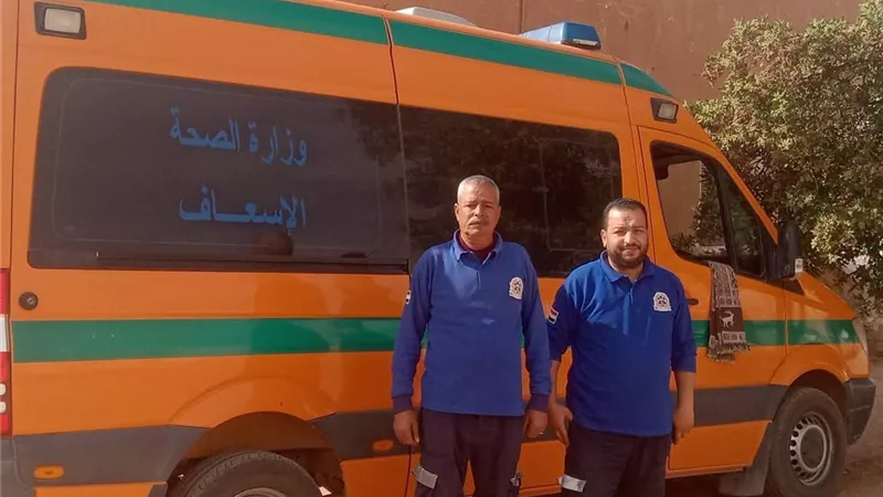 إسعاف الوادي الجديد يدفع بـ32 سيارة أمام اللجان الانتخابية