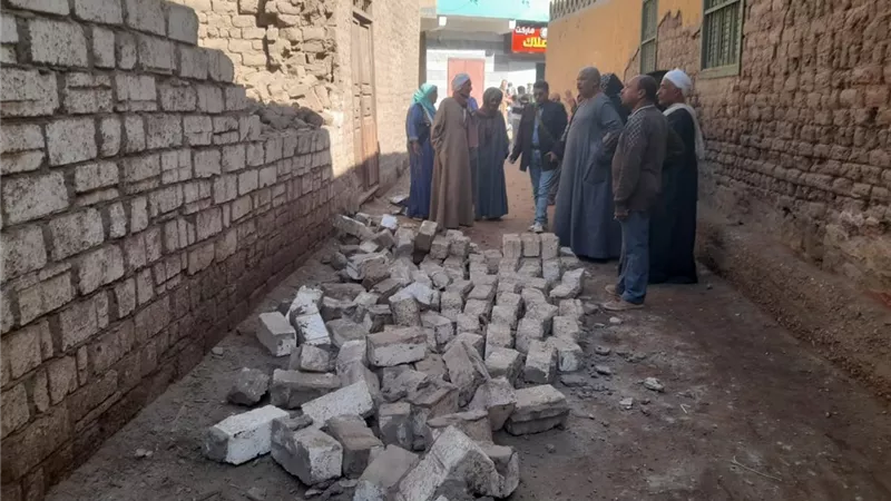 دون ضحايا أو مصابين.. انهيار منزل مبني من الطوب اللبن في قنا
