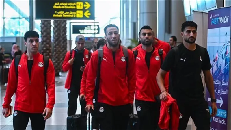 وصول بعثة المنتخب المصري إلى القاهرة بعد الخروج من كأس العرب
